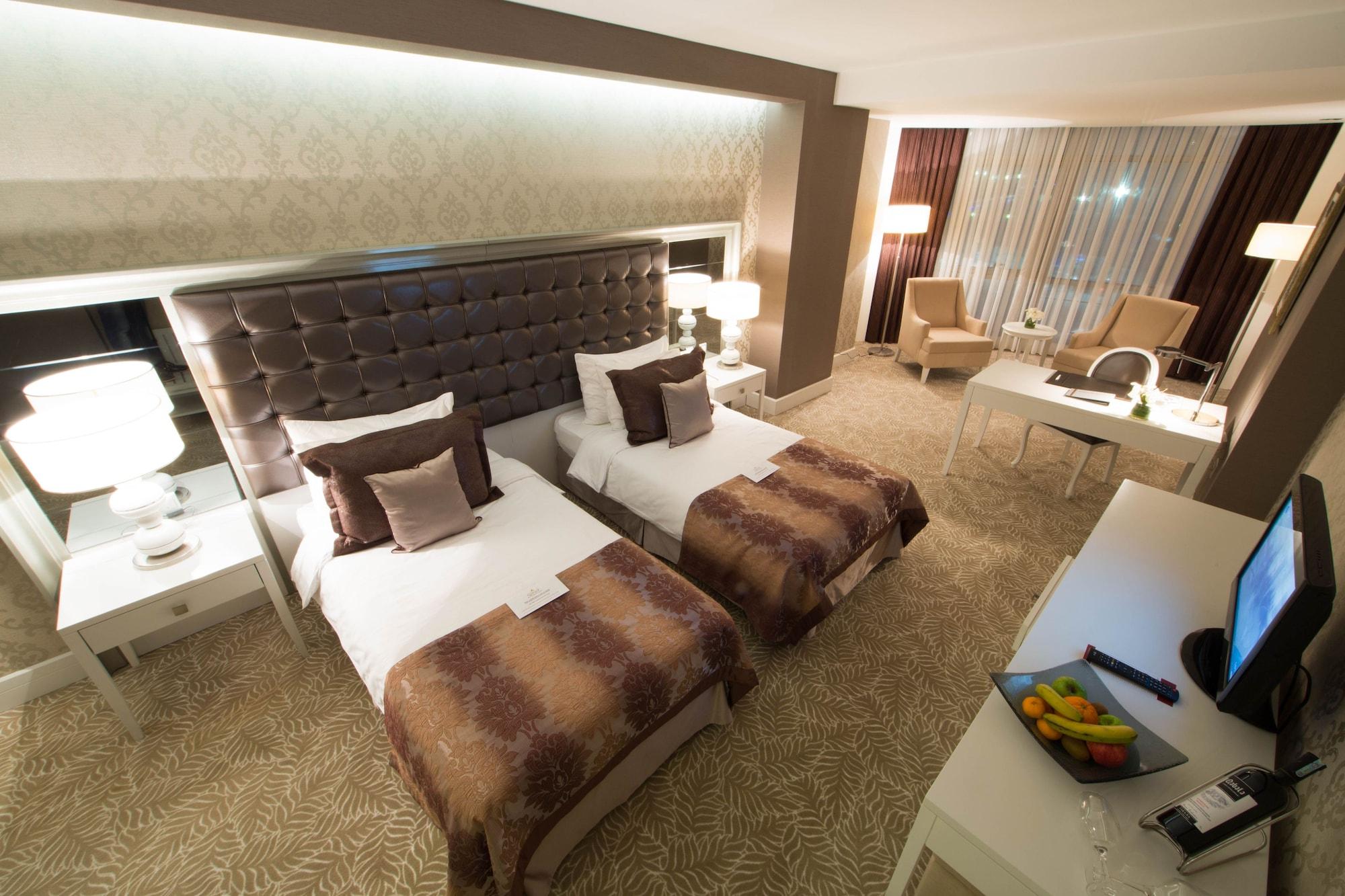 Baku city hotel. Hotel otaq. Baku City Residence. Tac Residence Baku. Hotel otaqlari.